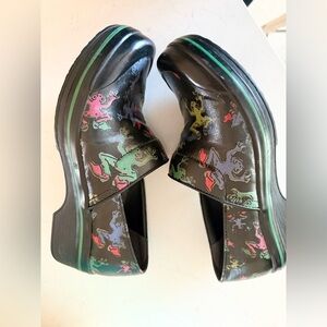 Dansko Womens EU 39 US 8.5/9 Black Vegan Frogs Medical Comfort Clogs